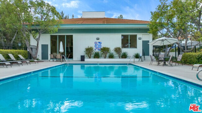 Building Photo - 4612 Park Granada