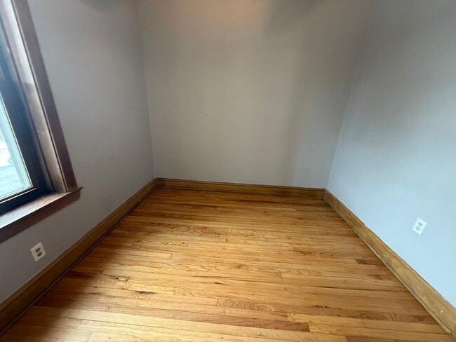 Building Photo - 5217 W Cuyler Ave