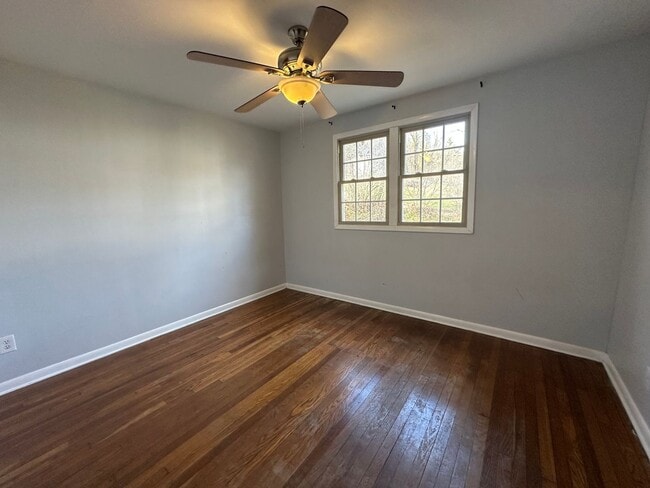 Building Photo - 3 Bdrm/1 Bath Brick Home  Kingsport TN