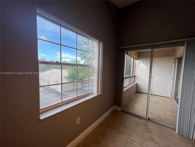 Building Photo - 2820 N Oakland Forest Dr