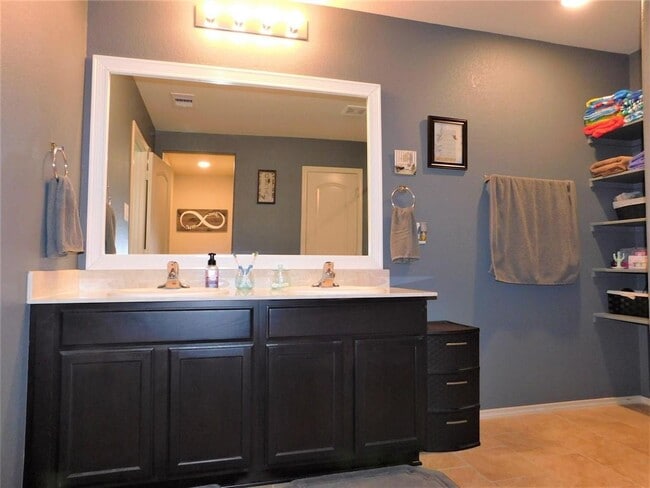 Building Photo - 9411 Paloma Creek Dr