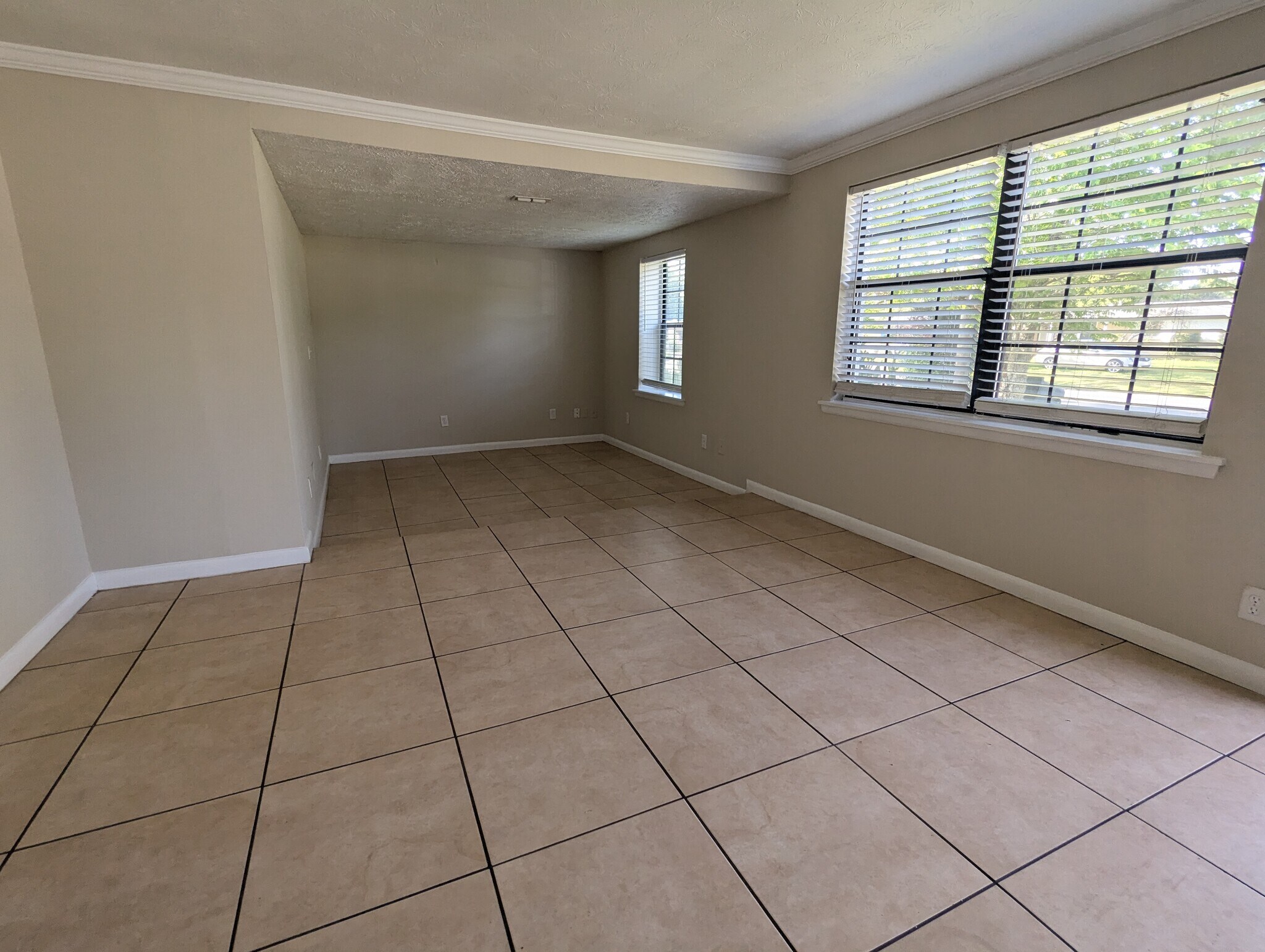 Building Photo - 6941 Delisle Dr
