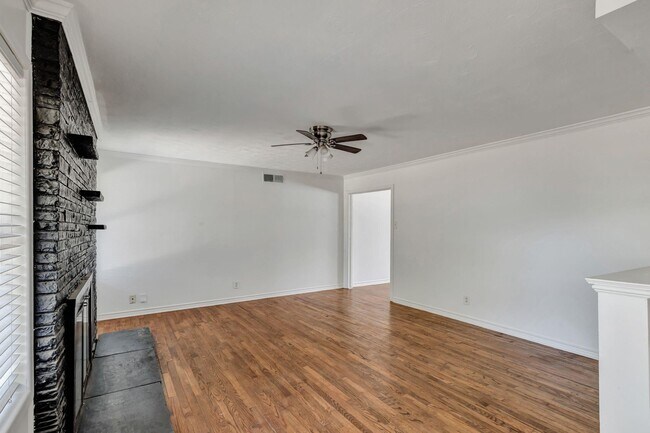 Building Photo - 6609 Walnut Hill Ln