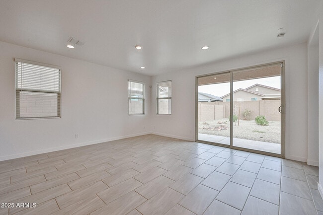 Building Photo - 16828 W Evergreen Rd