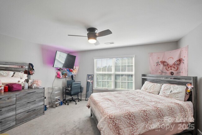 Building Photo - 188 Sweet Briar Dr