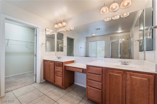 Building Photo - 7013 Whipple Manor St