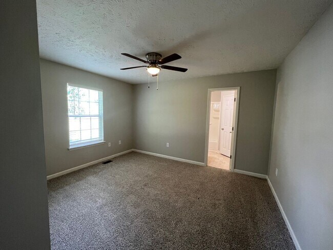 Building Photo - 3 br, 2 bath House - 742 Eaglesham Dr.