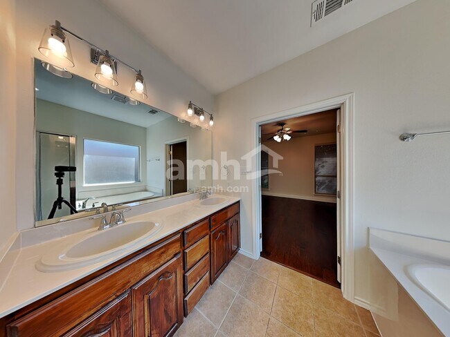 Building Photo - 1518 Melanie Trail