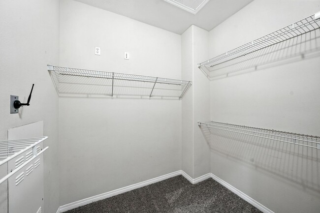 Building Photo - GORGEOUS 4+3 in Copperhill Area