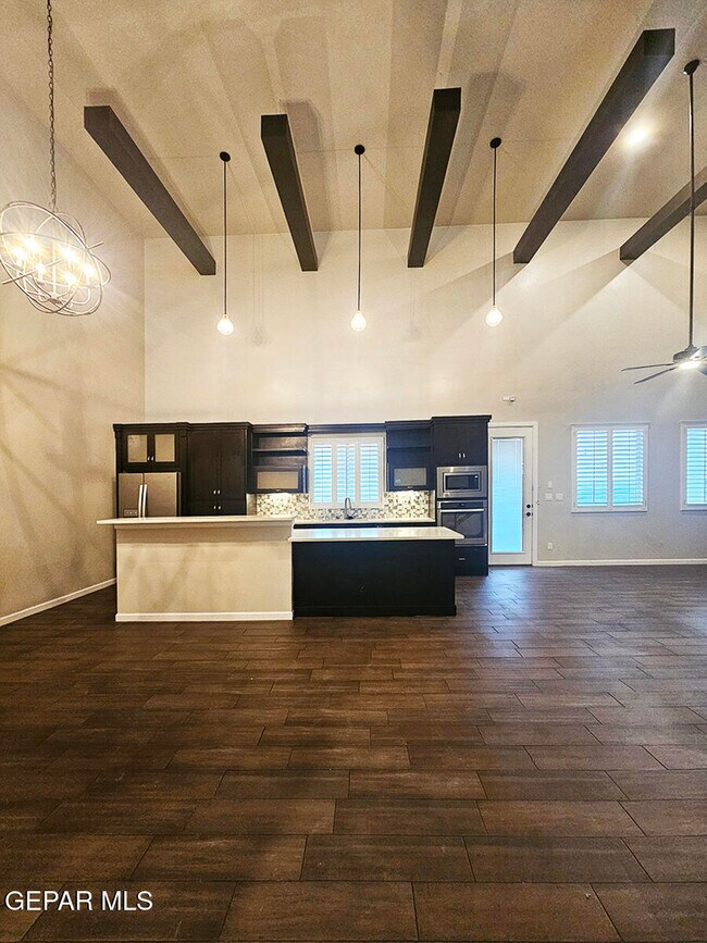 Building Photo - 13185 Tiverton Rd