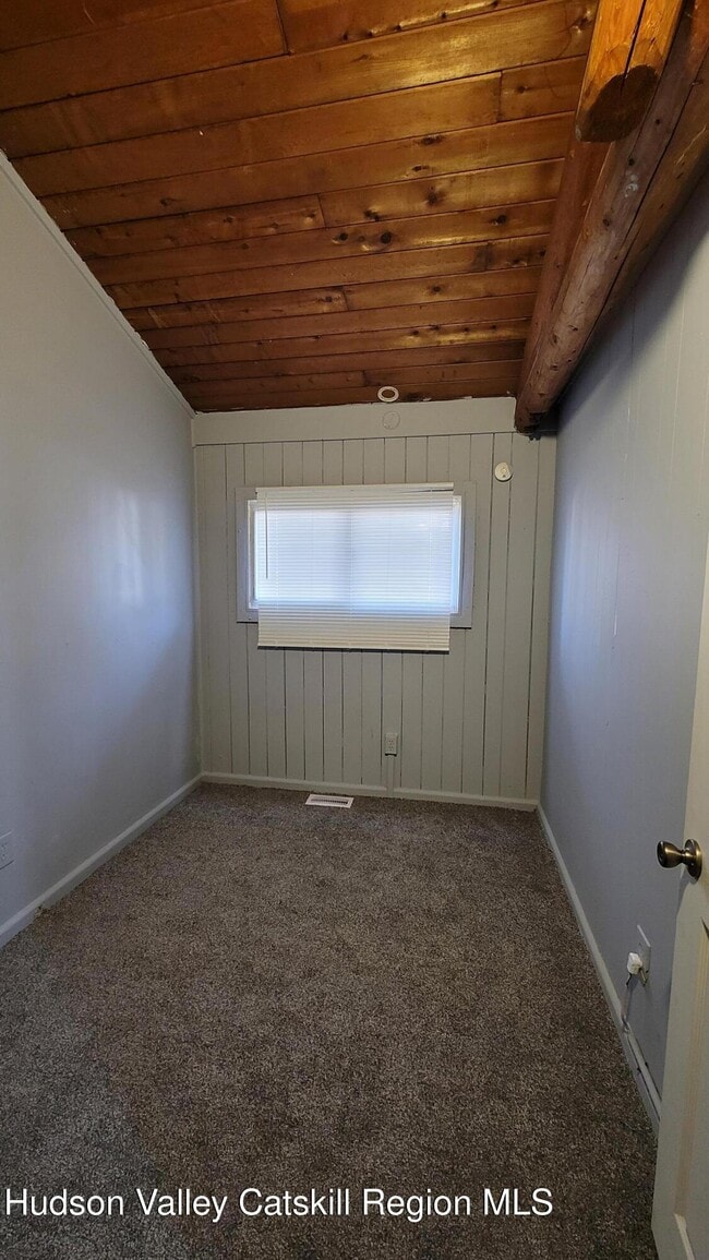 Building Photo - 5 Maple St