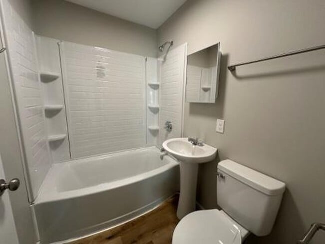 Building Photo - Beautifully remodeled 2 bedroom home