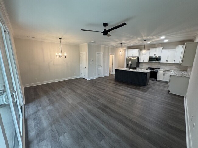 Building Photo - 3 Bed 2.5 Bath Brand New Townhome