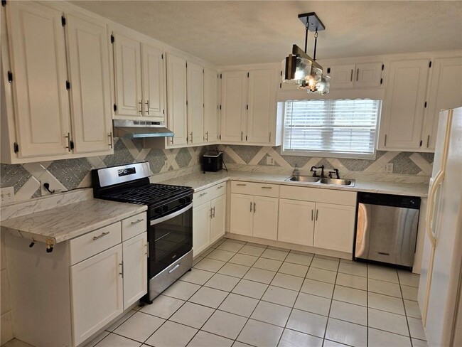 Building Photo - 3243 Oak Vista Way SW