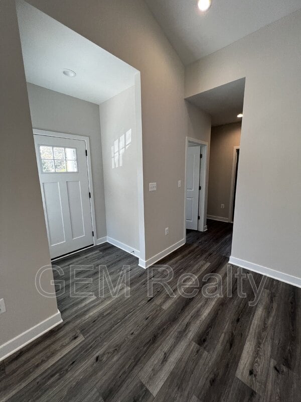 Building Photo - 38 Meadow View Ln