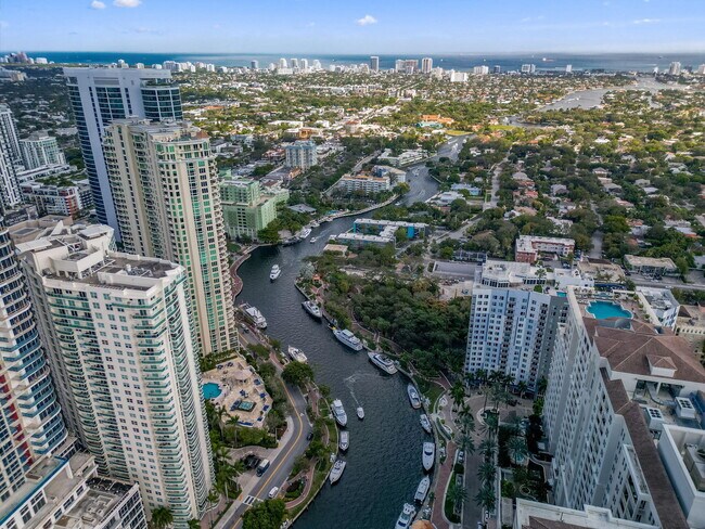 Building Photo - 347 N New River Dr E