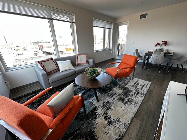 Building Photo - 409 Elm St