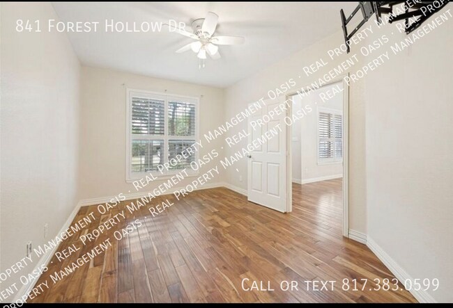 Building Photo - 841 Forest Hollow Dr