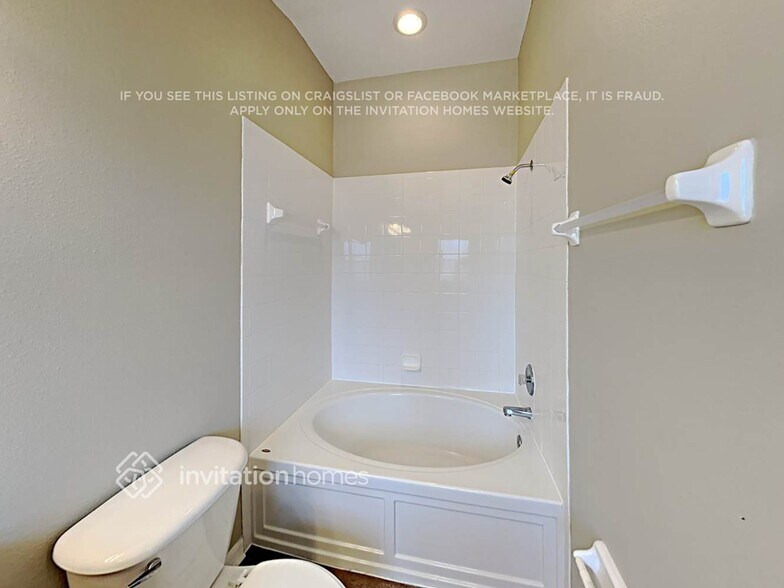 Building Photo - 2341 Hamlet Cir