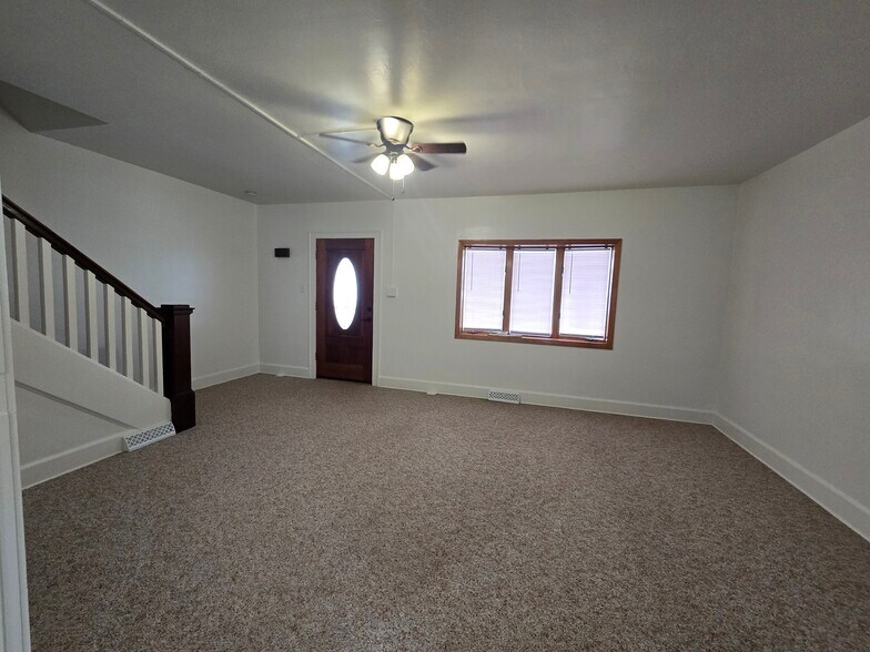 Building Photo - 819 Sheridan St