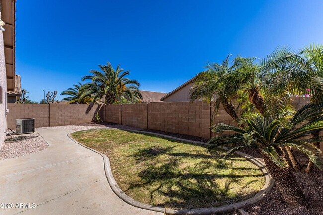 Building Photo - 15847 W Saguaro Ln