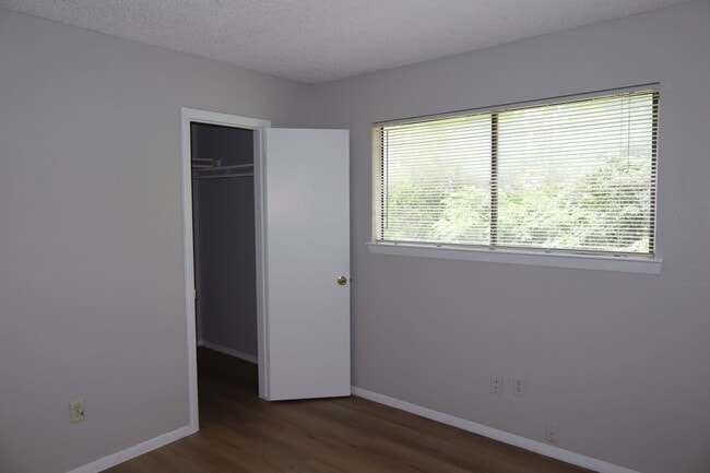 Building Photo - Putters Cove Duplex