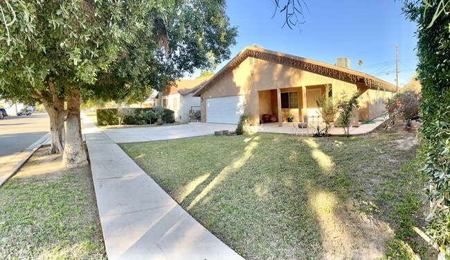 Building Photo - 730 Pine Ave