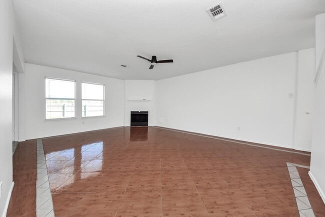 Building Photo - 403 Willow W Dr