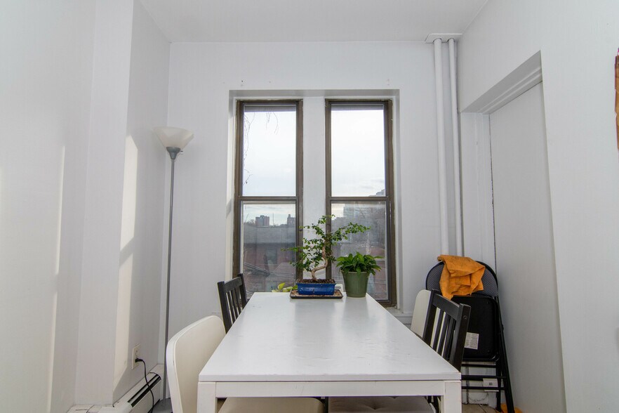 Building Photo - 462 Park Dr