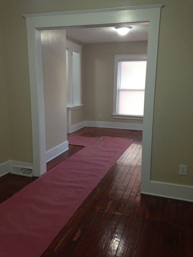 Building Photo - Beautiful new exterior on classic Harters Heights 4 bedroom (3 full baths) blocks from ND.