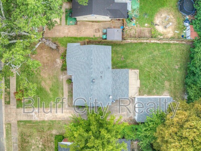 Building Photo - 1409 Dearing Rd