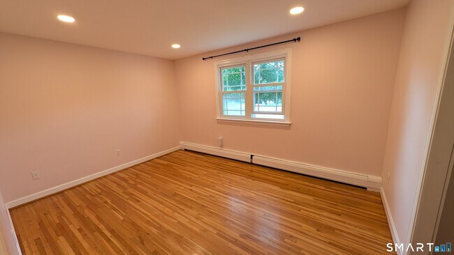 Building Photo - 166 Stevens Ln