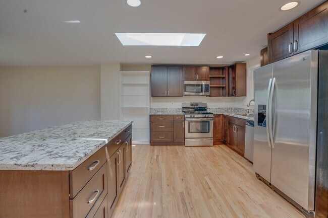 Building Photo - 2-Story, 4 Bedroom 3 Bath in Shoreline!  $3,800.00/mo.