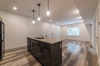 Building Photo - South Creekside Apartments