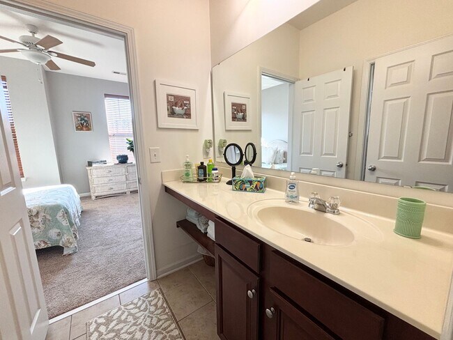 Building Photo - BEAUTIFUL HOME AVAILABLE APRIL 1ST