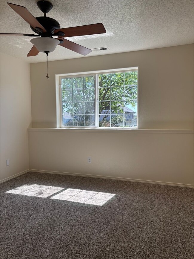 Building Photo - $500.00  OFF  1ST  FULL  MONTH'S  RENT   F...
