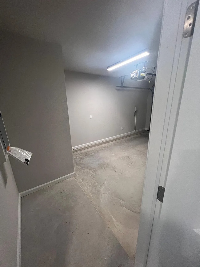 Building Photo - 840 Hartshill Pl