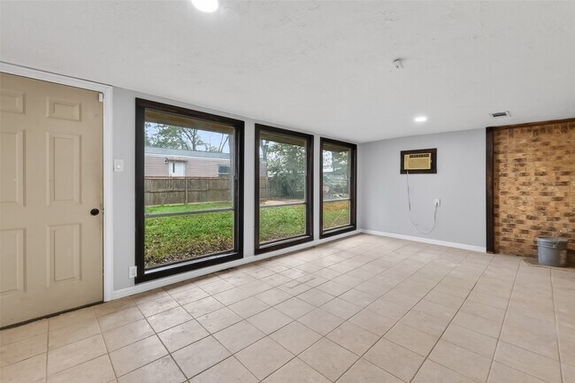 Building Photo - 15353 Arrowhead Bend