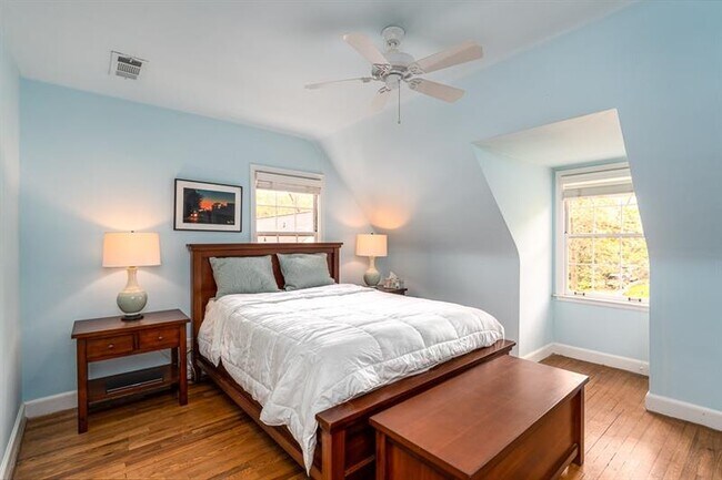 Building Photo - 65 Clarendon Ave