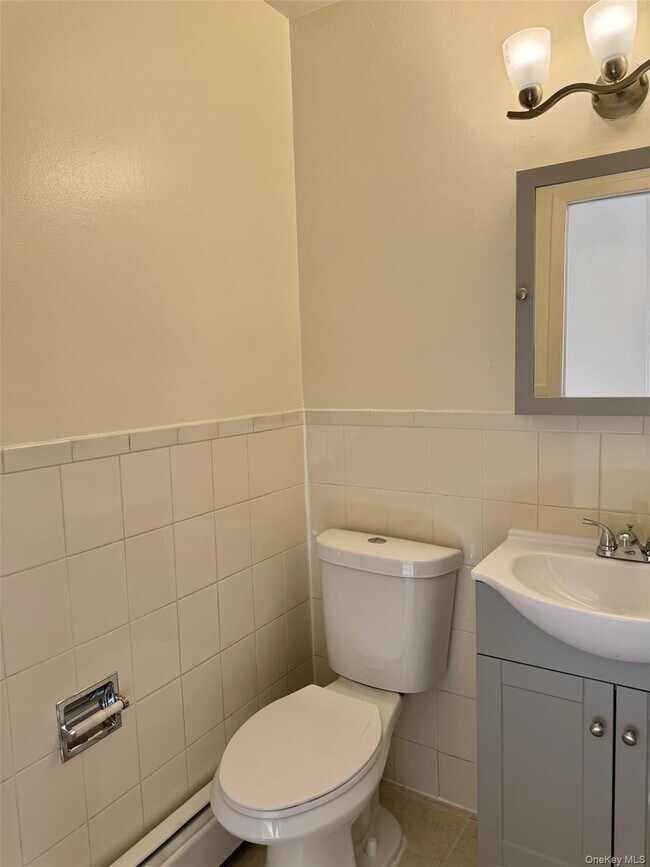 Building Photo - 10 Chaucer Ct