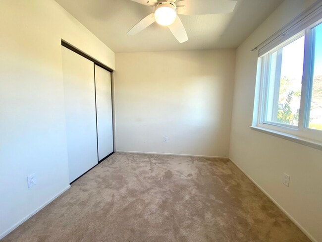 Building Photo - Gorgeous 3 bed 3 bath home in Thousand Oaks - First Time Rental!