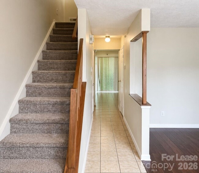 Building Photo - 9456 Lexington Cir