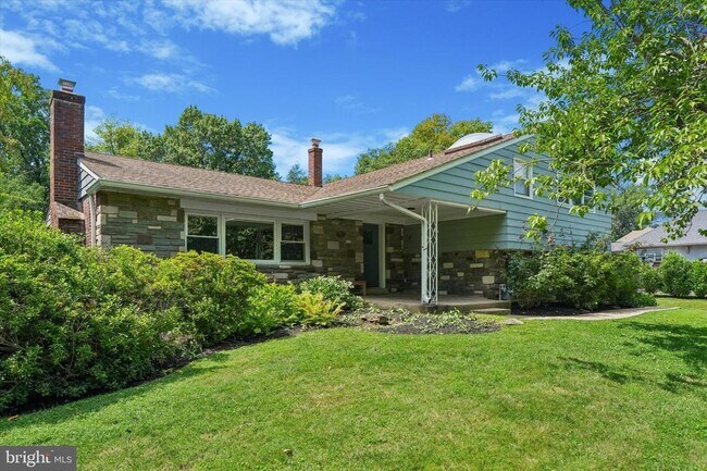 Building Photo - 1910 Stone Ridge Ln