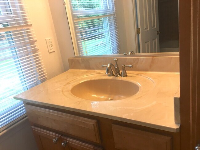 Building Photo - **Beautiful Ranch Home in Etheridge Manor**