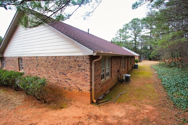 Building Photo - 3252ID