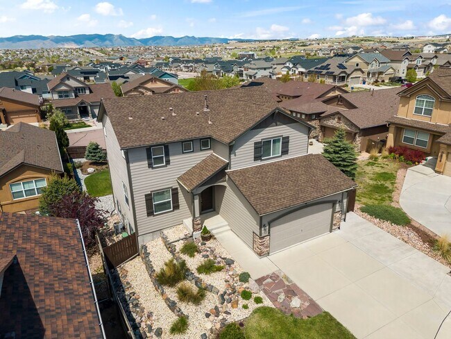 Building Photo - Evolve Real Estate: Meticulous and Luxurious 4 Bedroom + Office + Finished Basement on A Double C...