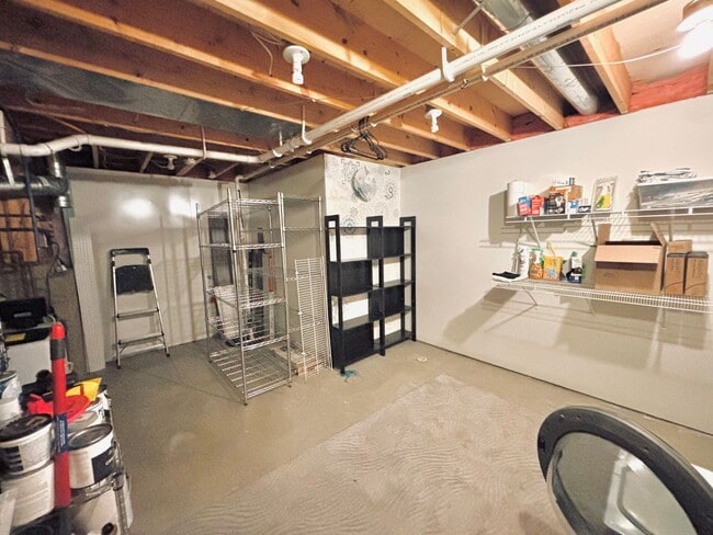 Building Photo - Stunning 4bed 2bath Home, With a Fully Fenced Yard.