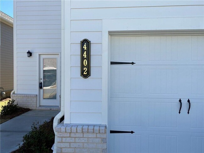 Building Photo - 4402 Grosbeak Dr