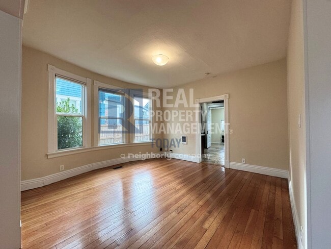 Building Photo - Charming Historic 3 Bedroom!