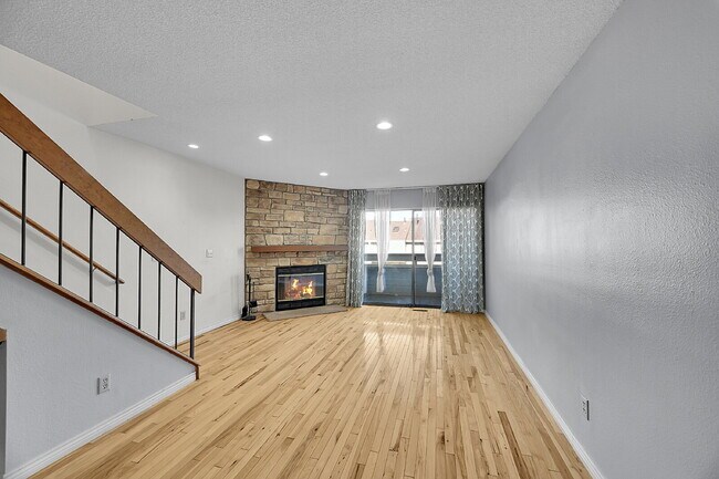 Building Photo - $2,400 - 2-Bed, 1.5-Bath Townhome in Lakewood Updated Throughout, With Garage + AC, Near Bear Cre...